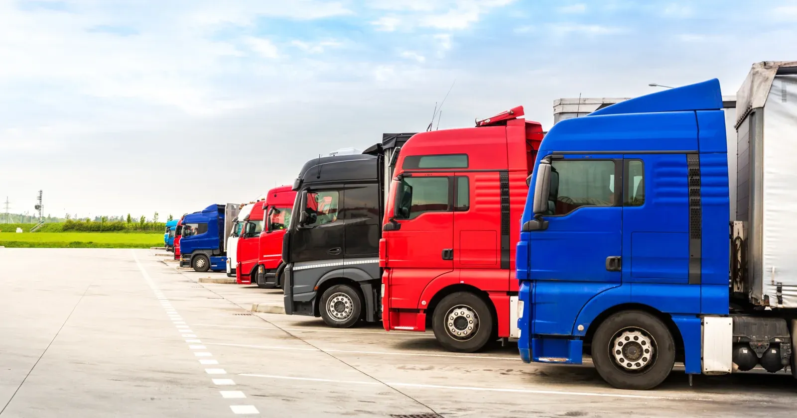 تريلا نقل عفش بالرياض